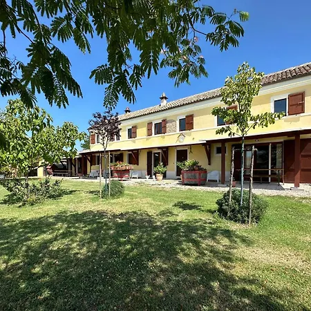 Charming Historic Hideaway With Stunning Pool Appartement Senigallia