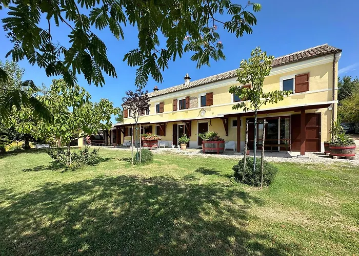 Charming Historic Hideaway With Stunning Pool Appartement Senigallia